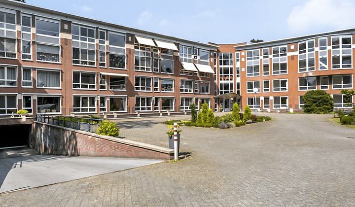 Kamer | 80m² | €1305,-