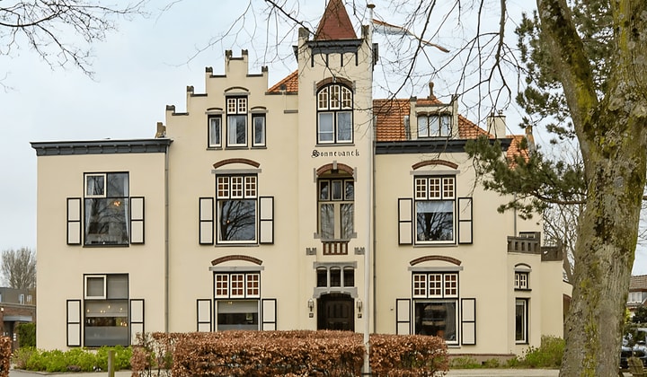 Halfvrijstaande villa gemeubileerd met tuin en sauna