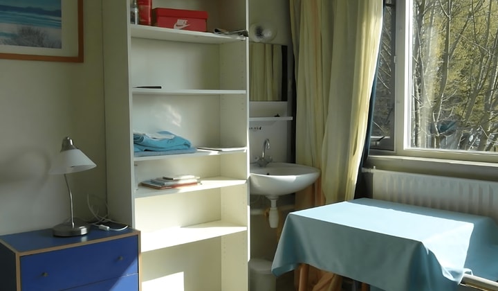 Kamer | 12m² | €410,-
