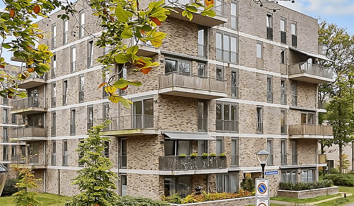 Appartement met balkon en parkeren nabij natuurgebied