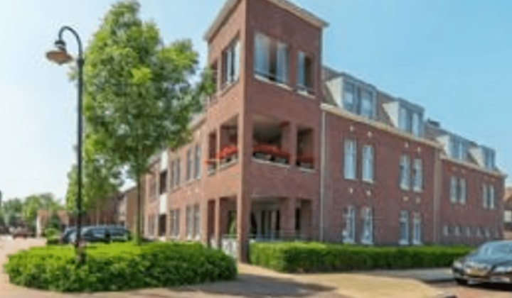 Kamer | 99m² | €1075,-
