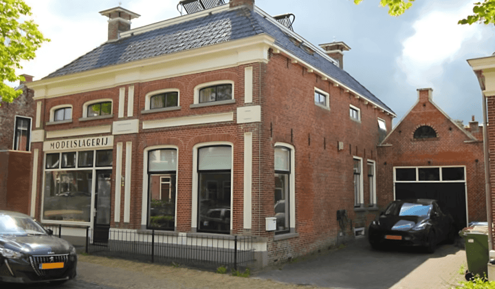 Huis | 268m² | €2000,-