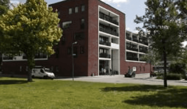 Appartement · 93 m² · €1225,-