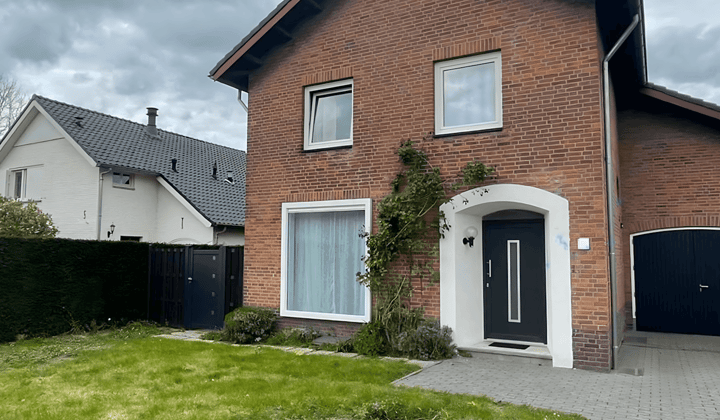 Huis | 144m² | €2250,-
