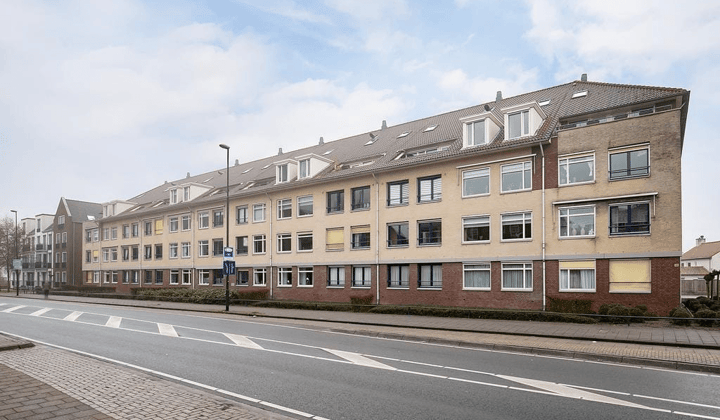 Appartement · 143 m² · €2000,-
