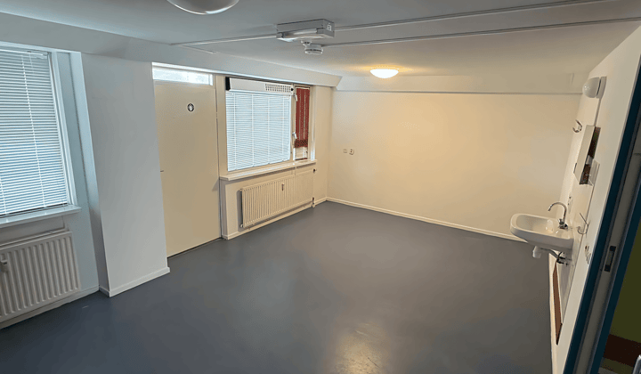 Antikraak kamer met eigen wasbak