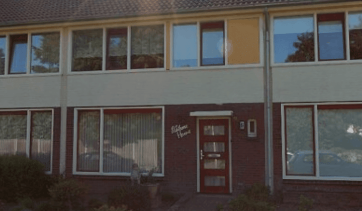 Eengezinswoning met tuin en parkeerplaats