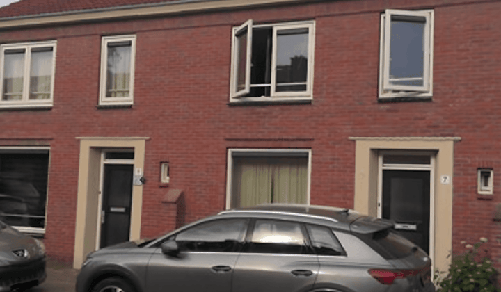 Eengezinswoning met tuin en parkeerplek