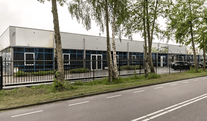 Kantoor · 845 m² · €7450,-