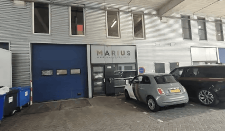 Bedrijfsruimte · 233 m² · €2750,-