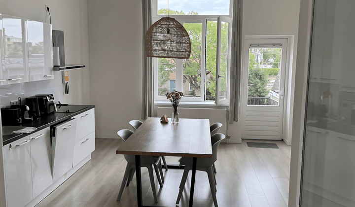 Gemeubileerd appartement met balkon en parkeerplaats