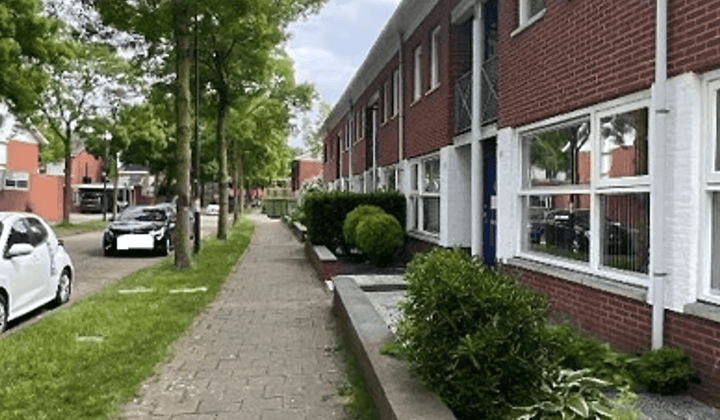 Eengezinswoning met tuin en gedeelde mogelijkheid