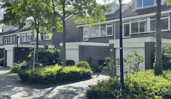 Huis · 147 m² · €2575,-
