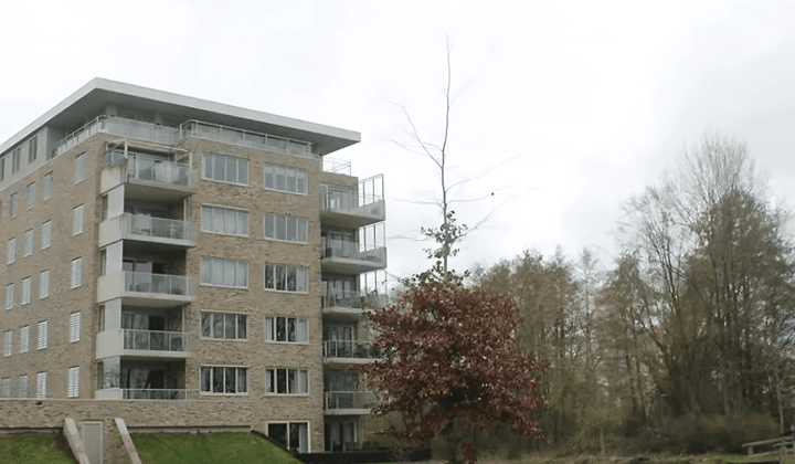 Kamer | 210m² | €2750,-