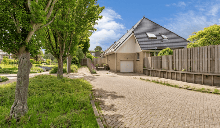 Huis | 166m² | €3350,-