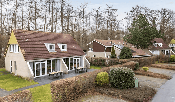 Kamer | 364m² | €3950,-