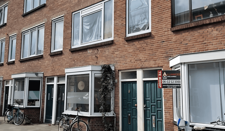 Gemeubileerde tijdelijke studio met gestoffeerde inrichting