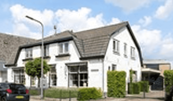 Kamer | 182m² | €2700,-
