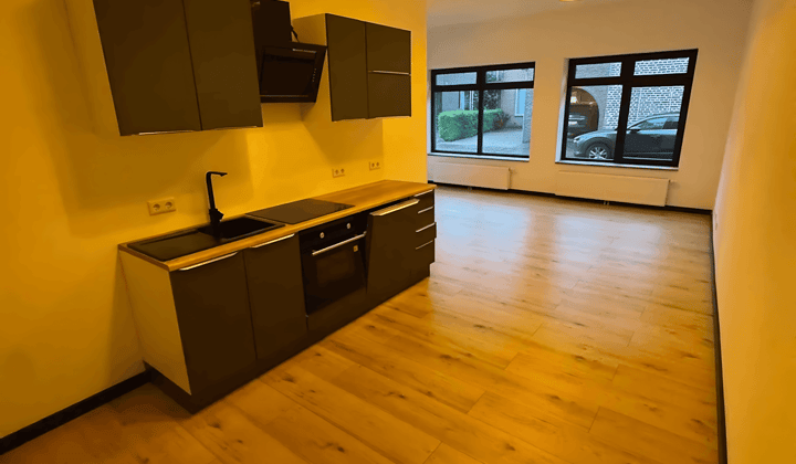 Kamer | 116m² | €1800,-