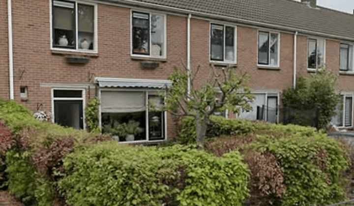 Ruime eengezinswoning met tuin en parkeergelegenheid