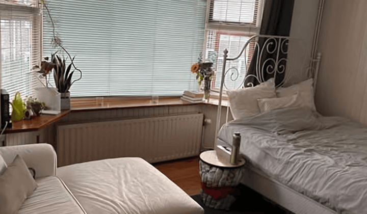Gemeubileerde kamer met balkon in gedeeld huis