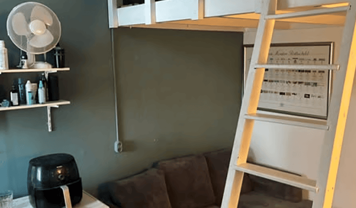 Kamer met hoogslaper en inloopkast
