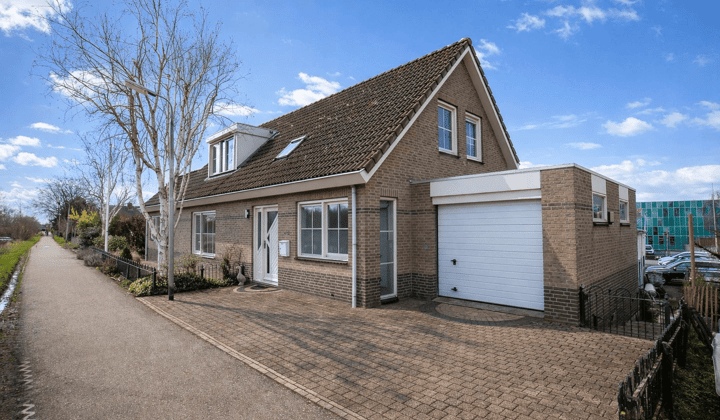 Huis | 142m² | Voorweg | €2495,-