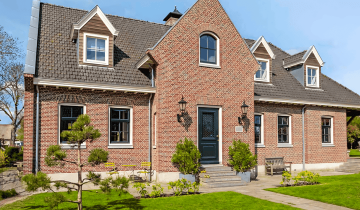 Kamer | 266m² | €5995,-