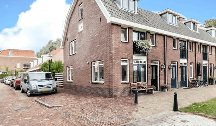Kamer | 105m² | €2475,-