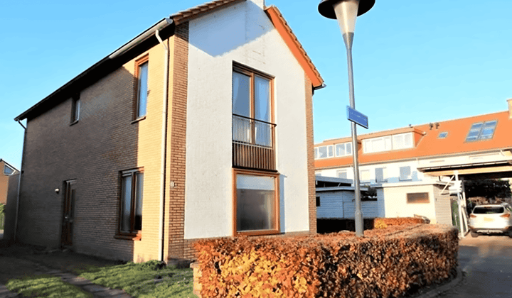 Gestoffeerde eengezinswoning met tuin en 4 slaapkamers