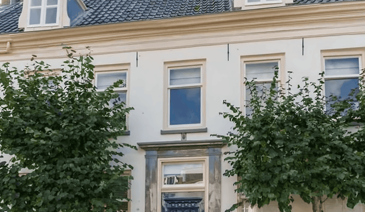 Kamer | 84m² | €2225,-