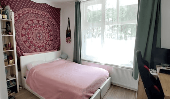 Kamer met tuin en werkplek