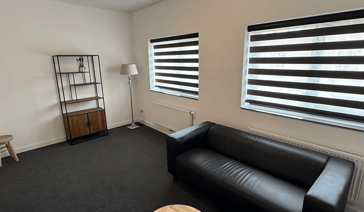 Gemeubileerd appartement met royaal dakterras en inloopdouche