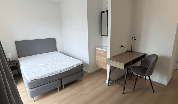 Gemeubileerde kamer met tuin en wifi, inclusief wasmachine