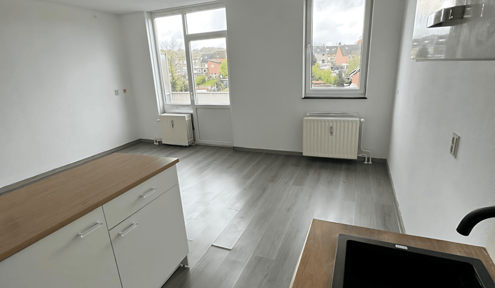 Gemeubileerd appartement met balkon en parkeergelegenheid