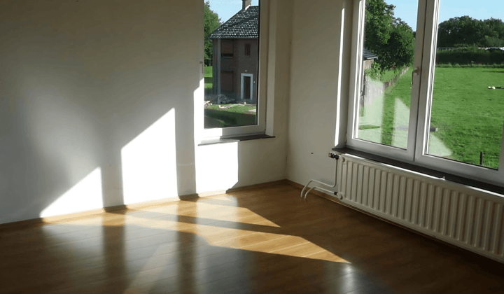 Gestoffeerde studentenkamer met wasmachine en wifi