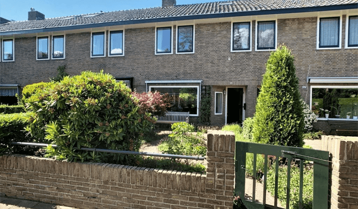 Kamer | 105m² | €2850,-