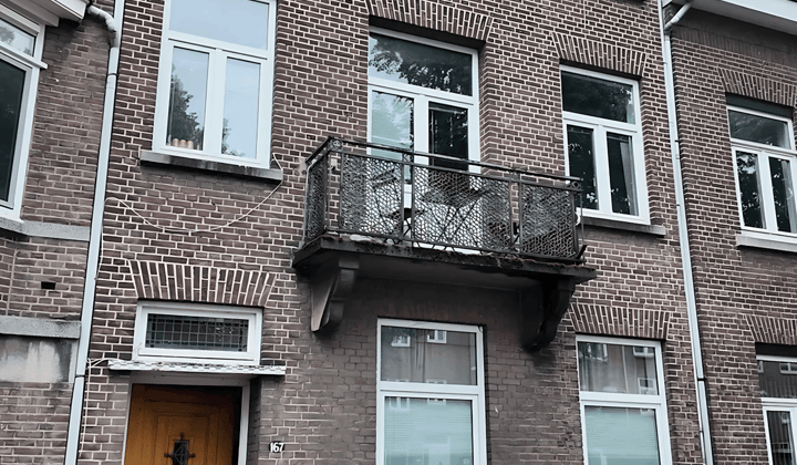 Gestoffeerde kamer met gedeelde voorzieningen