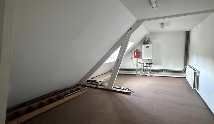Ruime eengezinswoning met 6 slaapkamers en keukenapparatuur