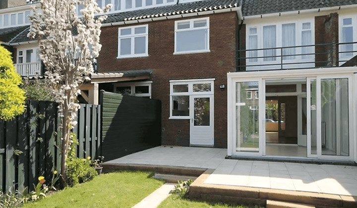Ruim gezinshuis met tuin en vijf slaapkamers