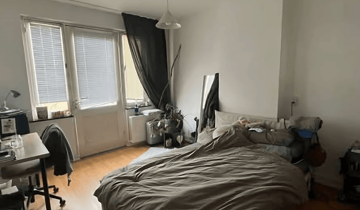 Studentenkamer met balkon en gedeelde voorzieningen
