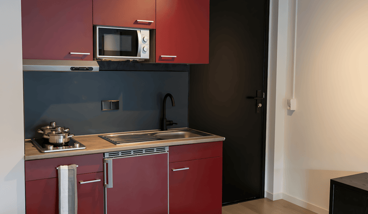Kamer · 24 m² · €1050,-