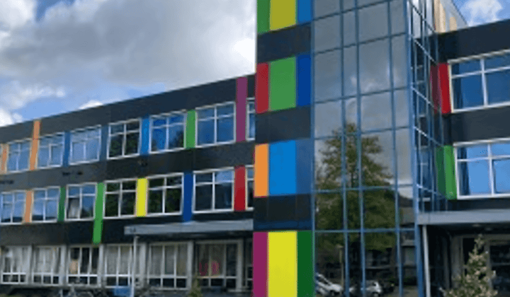 Gemeubileerde studentenkamer met tijdelijke verhuur en registratie