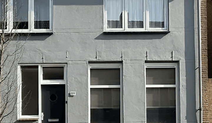 Halfvrijstaande woning met tuin en moderne voorzieningen