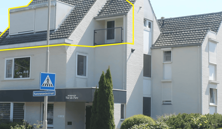 Appartement met balkon en parkeerplaats, gestoffeerd