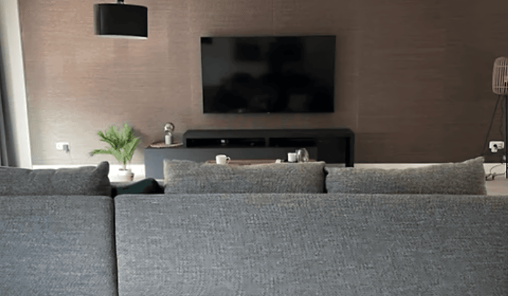 Appartement met drie slaapkamers en balkon, gemeubileerd