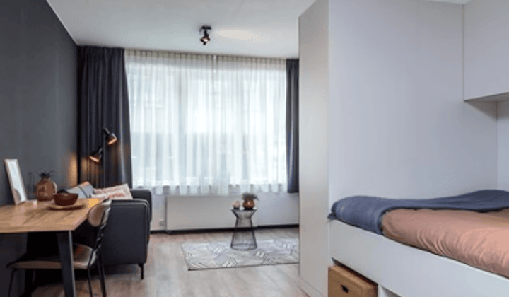 Gestoffeerd appartement met luxe badkamer en parkeerplaats