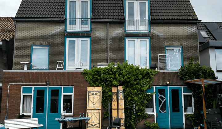 Gestoffeerde kamer met balkon en tuin