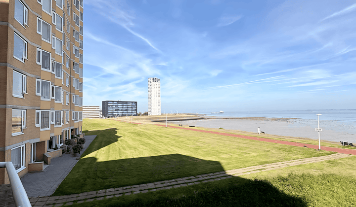 Gemeubileerd appartement met balkon en vrij uitzicht
