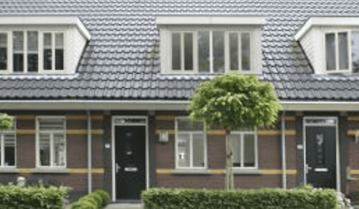 Tussenwoning met Tuin en Parkeergelegenheid voor Langdurige Verhuur